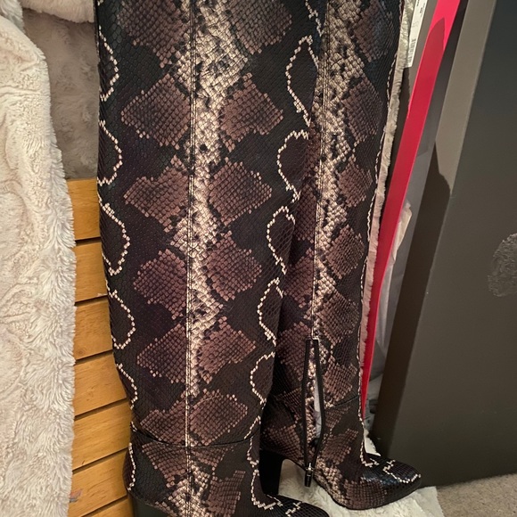 ✨NEW OVER THE KNEE BOOTS ✨VINCE CAMUTO - Picture 3 of 14